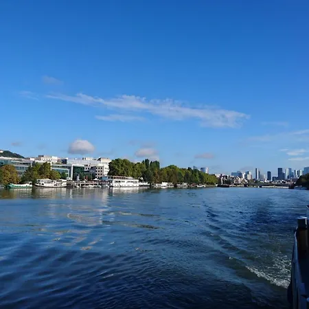 Botel Clair D'Etoile فندق