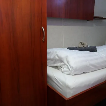Botel Clair D'Etoile فندق *