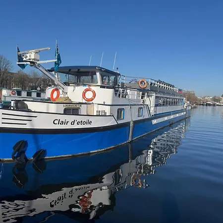 Botel Clair D'Etoile فندق *
